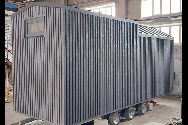 Uus ratastel väikemaja